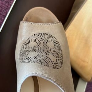 Coach wedge beige leather size 9